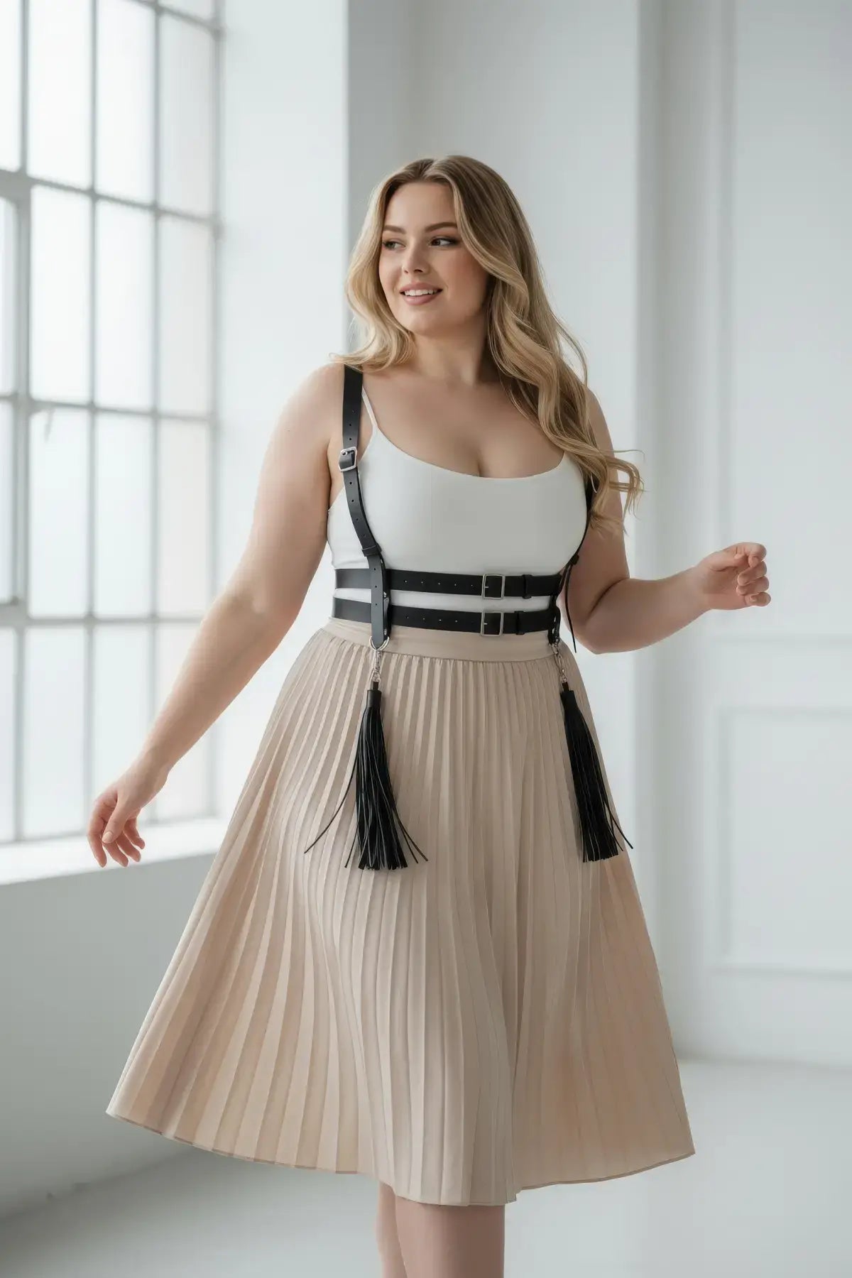 Büyük Beden Siyah Kadın Kemer Askılı Korse Tarzı Püskül Detaylı Deri Vücut Aksesuarı - APFT1393