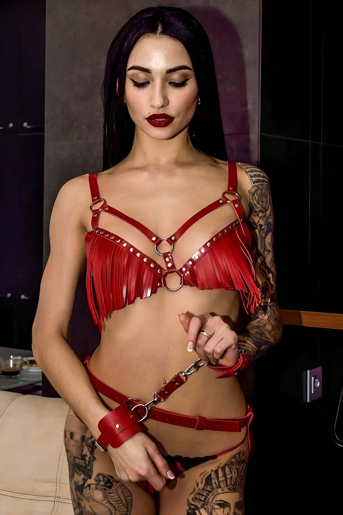 Püsküllü Göğüs ve Popadan Baglamalı Kelepçe Takım - APFT896