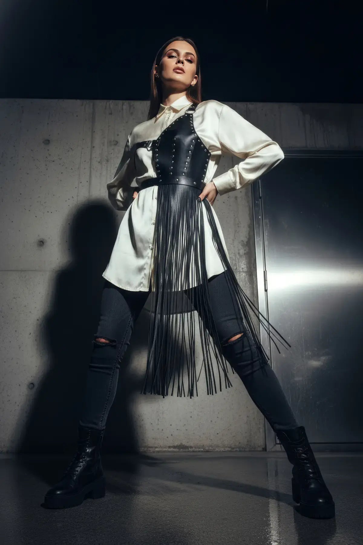 Siyah Etek Deri Zımbalı Asimetrik Püsküllü - APFT1014