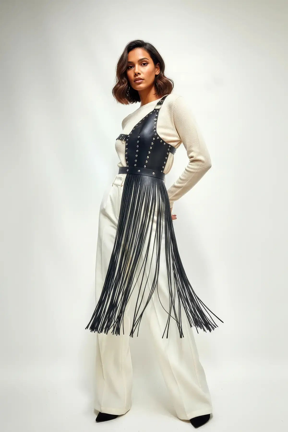 Siyah Etek Deri Zımbalı Asimetrik Püsküllü - APFT1014